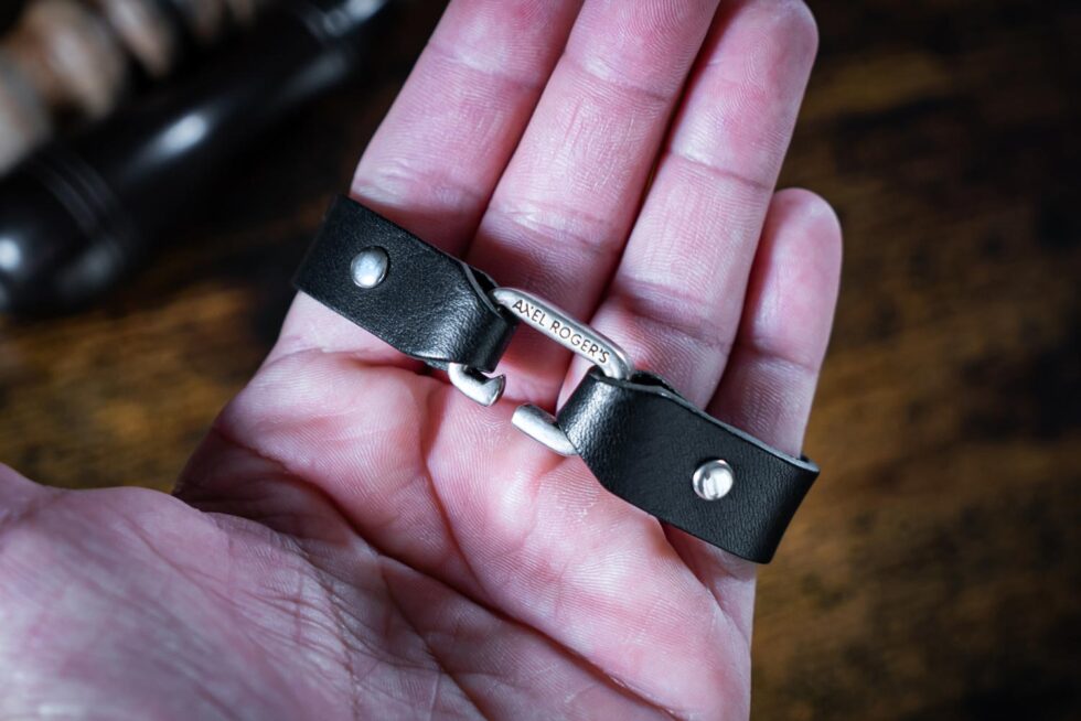 PULSERA CUERO NEGRO - NEO - AXEL ROGERS