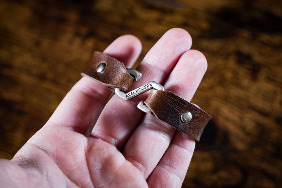 PULSERA CUERO CAFÉ - NEO - AXEL ROGERS